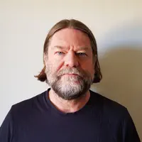 Ouve undefined, vê vídeos de música, lê a biografia, vê as datas da digressão e muito mais!