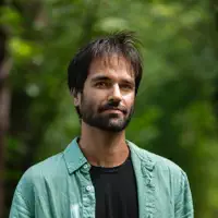 Ouve undefined, vê vídeos de música, lê a biografia, vê as datas da digressão e muito mais!