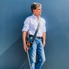 Rich Chambers सुनें, म्यूज़िक वीडियो देखें, बायो पढ़ें, दौरे की तारीखें और बहुत कुछ देखें!
