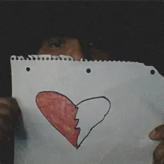 聆聽 Yung Memories、觀看音樂影片、閱讀小傳、查看巡演日期等！