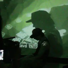 收听 Hooseki、观看音乐视频、阅读小传、查看巡演日期等 ！