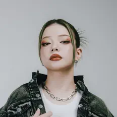 5Leaf dinle, müzik videolarını izle, biyografisini oku, tur tarihlerini ve daha fazlasını gör!