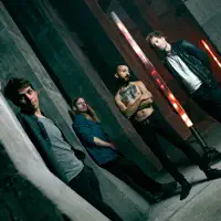 Luister naar undefined, bekijk muziekvideo's, lees de bio, bekijk de tourdata, en meer!