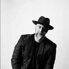 Escucha a Adam Michael Allison, mira videos musicales, lee su biografía, consulta las fechas de las gira y más.