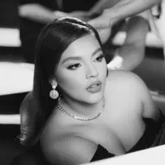 Hör dir Soley an, schau dir Musikvideos an, lies die Biografie, finde Tourdaten und mehr!