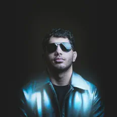 Poslechněte si interpreta Barryvers, sledujte hudební videa, přečtěte si životopis, podívejte se na data turné a další informace.