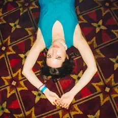 Ascolta Mol Sullivan, guarda video musicali, leggi la biografia, vedi le date del tour & altro!