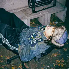 kami सुनें, म्यूज़िक वीडियो देखें, बायो पढ़ें, दौरे की तारीखें और बहुत कुछ देखें!