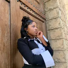 聆聽 Reigh、觀看音樂影片、閱讀小傳、查看巡演日期等！