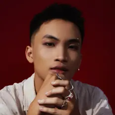 Escucha a Alisone, mira videos musicales, lee su biografía, consulta las fechas de las gira y más.