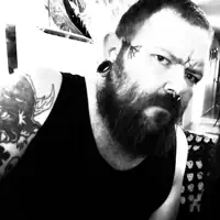Hör dir undefined an, schau dir Musikvideos an, lies die Biografie, finde Tourdaten und mehr!