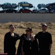 收听 3&B、观看音乐视频、阅读小传、查看巡演日期等 ！