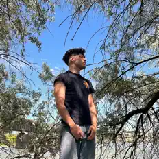 Posłuchaj wykonawcy 2J, obejrzyj teledyski, przeczytaj biografię, zobacz daty tras koncertowych i nie tylko!