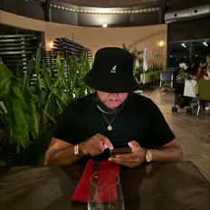 收听 Charles Lauste、观看音乐视频、阅读小传、查看巡演日期等 ！