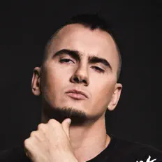 Trendsetter सुनें, म्यूज़िक वीडियो देखें, बायो पढ़ें, दौरे की तारीखें और बहुत कुछ देखें!