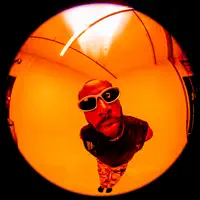 Ascolta undefined, guarda video musicali, leggi la biografia, vedi le date del tour & altro!
