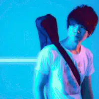 聆聽 undefined、觀看音樂影片、閱讀小傳、查看巡演日期等！