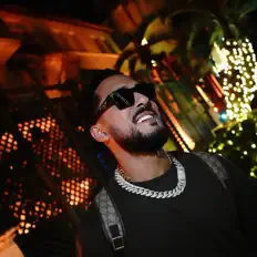 聆聽 MEDIOCVMPO、觀看音樂影片、閱讀小傳、查看巡演日期等！