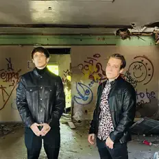 Dengarkan The American Love Story, tonton video musik, baca bio, lihat tanggal tur & lainnya!