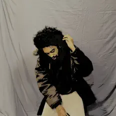 Ashtray Jonny सुनें, म्यूज़िक वीडियो देखें, बायो पढ़ें, दौरे की तारीखें और बहुत कुछ देखें!