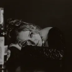 Heidi Schulz सुनें, म्यूज़िक वीडियो देखें, बायो पढ़ें, दौरे की तारीखें और बहुत कुछ देखें!