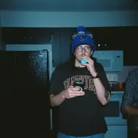 Luister naar undefined, bekijk muziekvideo's, lees de bio, bekijk de tourdata, en meer!