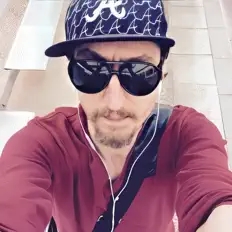 Poslechněte si interpreta r3vO beats, sledujte hudební videa, přečtěte si životopis, podívejte se na data turné a další informace.