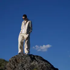 聆聽 Nicolas Kraus、觀看音樂影片、閱讀小傳、查看巡演日期等！