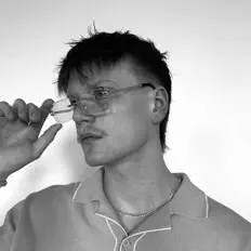 Ben Gray सुनें, म्यूज़िक वीडियो देखें, बायो पढ़ें, दौरे की तारीखें और बहुत कुछ देखें!