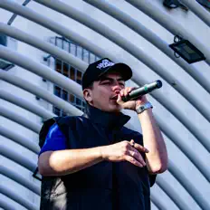 Hör dir Light MC an, schau dir Musikvideos an, lies die Biografie, finde Tourdaten und mehr!