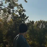 undefined dinle, müzik videolarını izle, biyografisini oku, tur tarihlerini ve daha fazlasını gör!