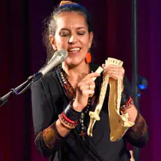 Listen to Héléna Recalde, watch music videos, read bio, see tour dates & more!