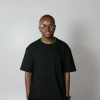 收听 undefined、观看音乐视频、阅读小传、查看巡演日期等 ！