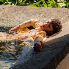 Escucha a Taïn, mira videos musicales, lee su biografía, consulta las fechas de las gira y más.