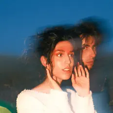 Écoutez lofácil, regardez des vidéoclips, lisez la biographie, consultez les dates de tournée et plus encore !