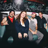 undefinedを聴いたり、ミュージックビデオを鑑賞したり、経歴やツアー日程などを確認したりしましょう！