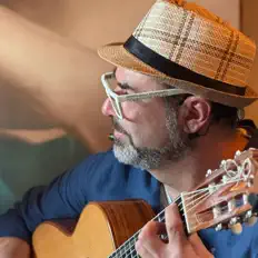 Escucha a Abdallah Harati, mira vídeos musicales, lee la biografía, consulta fechas de giras y mucho más.