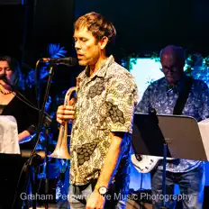 Blowing My Own Trumpetを聴いたり、ミュージックビデオを鑑賞したり、経歴やツアー日程などを確認したりしましょう！