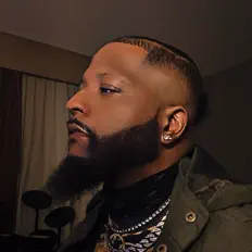 Hör dir Mr. Lynx an, schau dir Musikvideos an, lies die Biografie, finde Tourdaten und mehr!