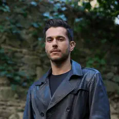 聆聽 Ender、觀看音樂影片、閱讀小傳、查看巡演日期等！