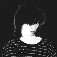 Ouve undefined, vê vídeos de música, lê a biografia, vê as datas da digressão e muito mais!