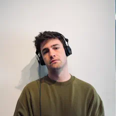 Ouve MAPS, vê vídeos de música, lê a biografia, vê as datas da digressão e muito mais!