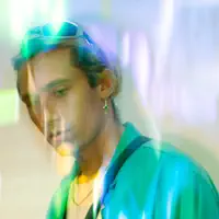 undefinedを聴いたり、ミュージックビデオを鑑賞したり、経歴やツアー日程などを確認したりしましょう！