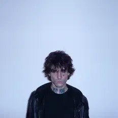 Posłuchaj wykonawcy LOVV66, obejrzyj teledyski, przeczytaj biografię, zobacz daty tras koncertowych i nie tylko!