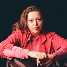 Ascolta Albertine Sarges, guarda video musicali, leggi la biografia, vedi le date del tour & altro!