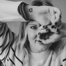 聆聽 Claire Renaut、觀看音樂影片、閱讀小傳、查看巡演日期等！