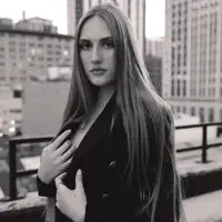 Poslechněte si interpreta undefined, sledujte hudební videa, přečtěte si životopis, podívejte se na data turné a další informace.