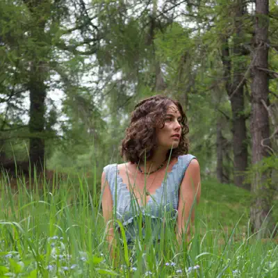 Listen to Cinzia Regensburger, watch music videos, read bio, see tour dates & more!