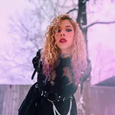 Écoutez Gabby Durden, regardez des vidéoclips, lisez la biographie, consultez les dates de tournée et plus encore !