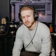 Listen to The Kevin Bennett, watch music videos, read bio, see tour dates & more!